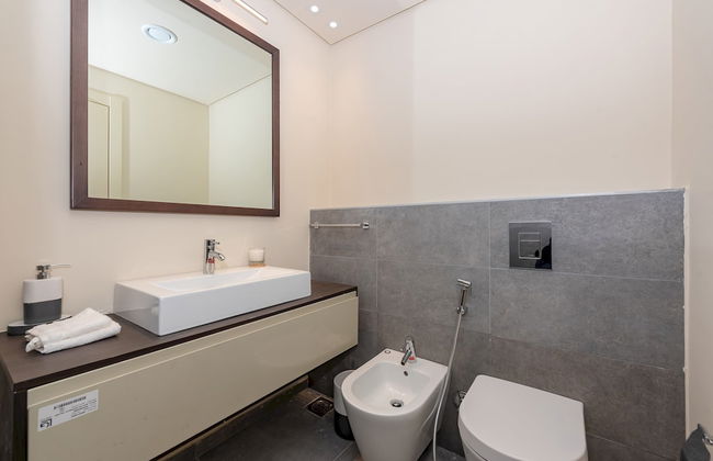 Gorgeous Studio With Balcony Park View - Photo 9