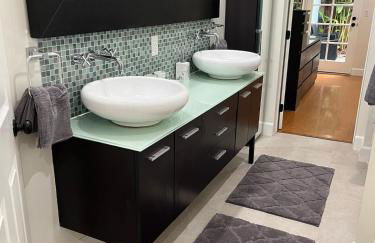 Stunning, Quiet Vista Retreat Minutes from Beach - Foto 1