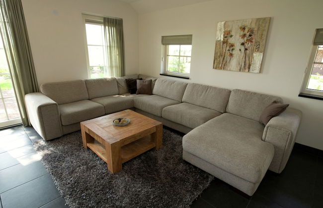 Villa With Bubble Bath - Photo 5