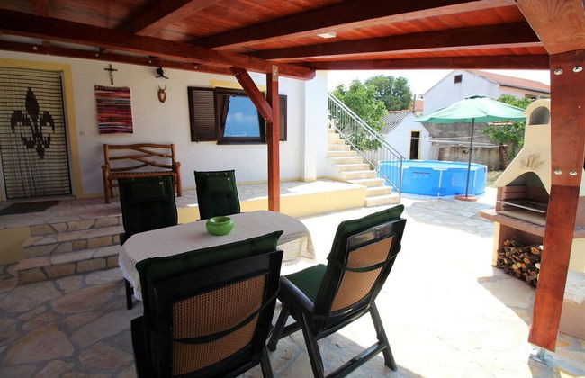 This Pleasant Holiday Home is an Ideal Starting Point to Explore Dalmatia - Foto 13