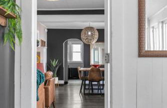 Roomy Central Hub, Games, Fire Pit & Downtown Fun - Foto 10