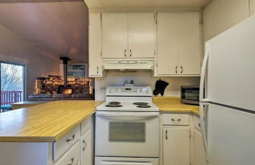 NEW! Cozy & Secluded House w/Deck - Near Yosemite! - Foto 28