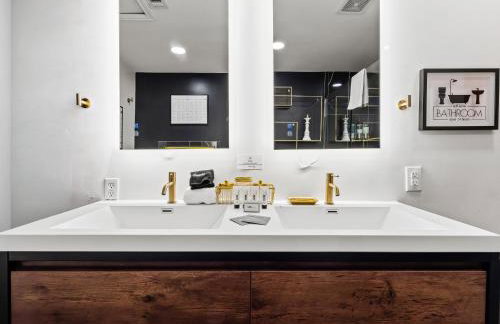 Stunning Carrollton Castle with 4 Bedrooms + Pool + Media Room - Foto 32