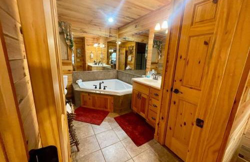 Cabin 2 bed close to Helen hot tub #15 - Foto 31