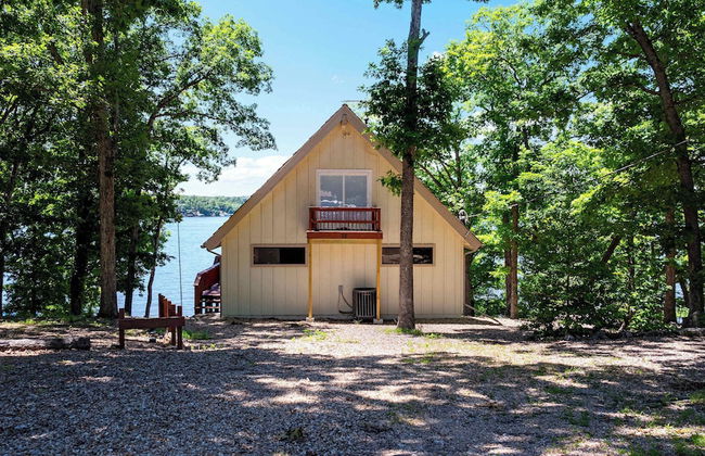 Boondock Bliss - Lakefront, Private Dock Sleeps 15! - Photo 28