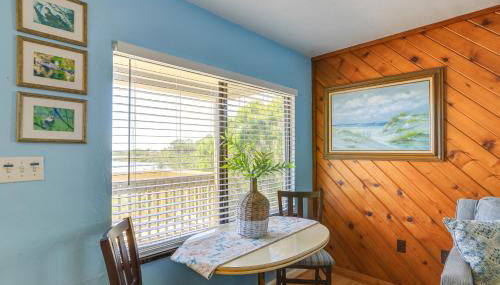 Waterfront Cedar Key Duplex Home Grill and Dock! - Foto 5