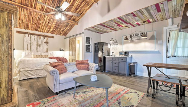 Fredericksburg 'regan Cottage' w/ Hot Tub - Photo 5, Interior