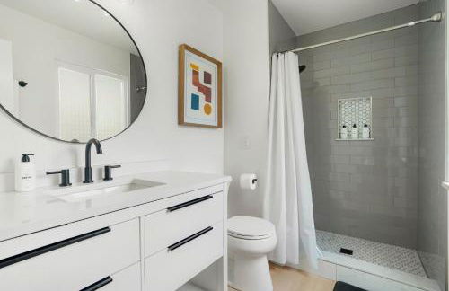 Large Home, 2 Living Rooms, Great for Family/Pets! - Foto 20