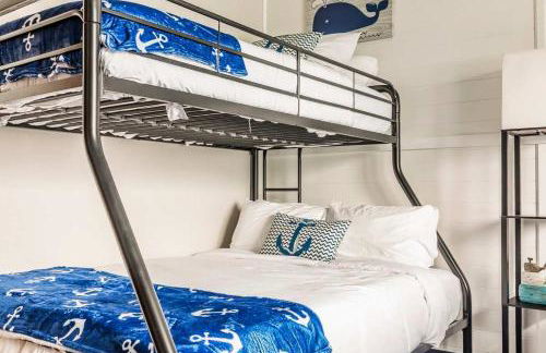 Waterfront Home with Dock Sleeps 8 - Foto 42