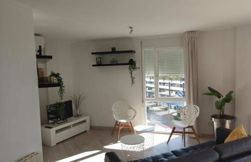 Luxury Apartment Accommodation, next to beach & train station Calella - Foto 2