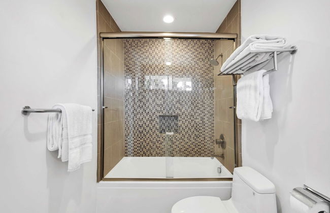 Edwin by Avantstay Hollywood Hills Luxury + Pool - Photo 38