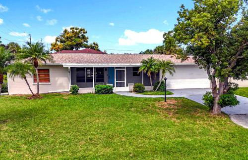 Venice Pool BBQ Mini Golf 3BR 2BA Sleep 12 - Photo 32