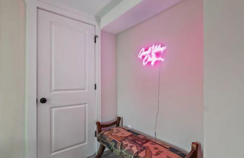 Cleveland Escape - Hot Tub - Karaoke Machine - Sleeps 12 - Foto 49