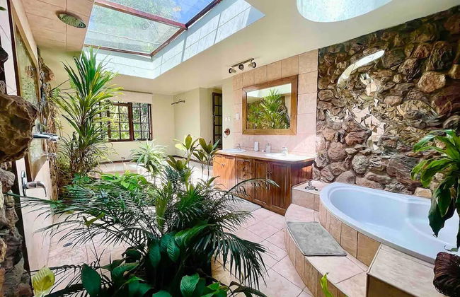 Cozy 3 Bedroom House With Unique Bathrooms - 2084 - Foto 14