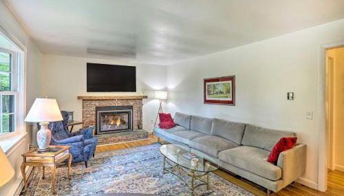 Stockbridge Home Walk to Town Beach! - Foto 4