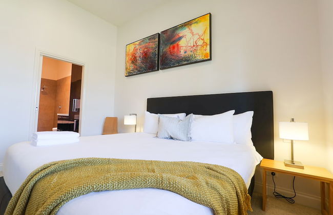 Mansi on Raymond - Photo 12