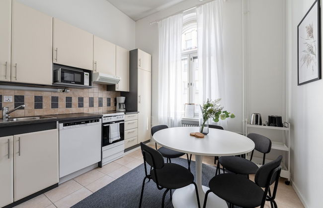 Historical 3BR Downtown Apartment with Sauna - Foto 13