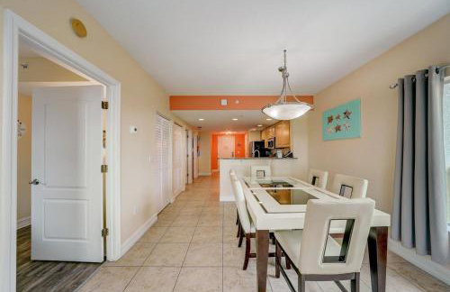 Spacious 2BR Oasis Steps to Treasure Island Beach - Foto 18