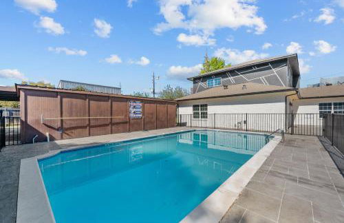 Spacious 1BR Galleria Apt with Pool & Free Park - Foto 9