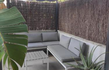 Near beaches large private patio, aircon & community pool - Foto 5