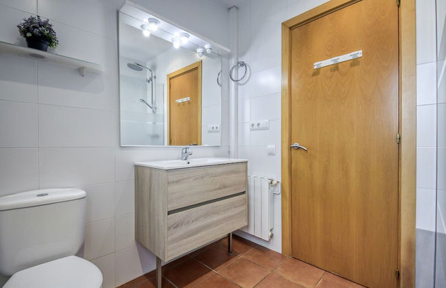 Centrally Heated Apt. in Roses - Photo 16