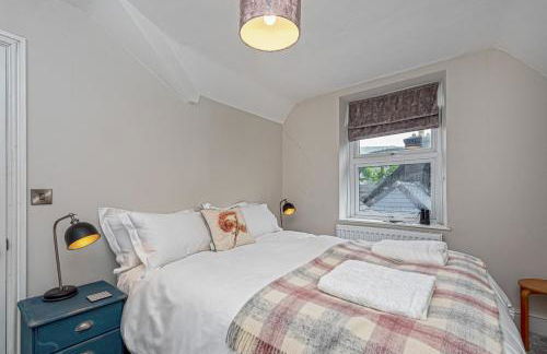 Character Townhouse in Town Centre & Superb Views - Foto 9