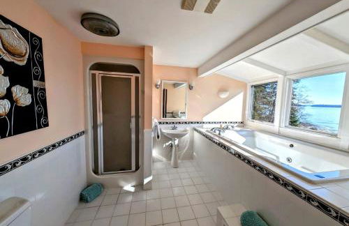 Charming Waterfront Sea Cottage with Private Beach near Bar Harbor, Hancock Maine - Photo 19