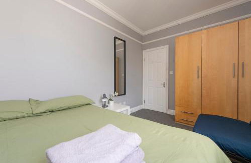 Lovely 3-bed 20 minutes to Central London - Photo 28