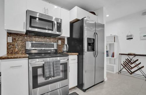 Central Stunning Villa with Heated Pool Cabana - Foto 8