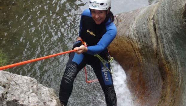 Trepando por los toboganes de piedra