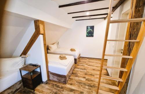 CJS Apartments - Chill or Drive am Nürburgring, new Box Spring Beds, new furniture, WLan, Spacious Rooms, Quiet Location - Foto 28