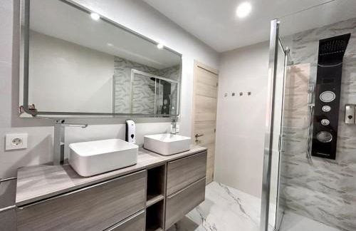 LUJO Parking, Proyector, Maquinita y Patinetes - Foto 23