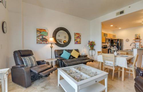 Walk to Galveston Beach Family Condo with Pool - Foto 9