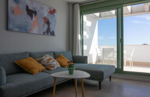 Precioso apartamento frente a la playa con piscina - Foto 2