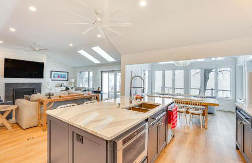 Lake Wisconsin Retreat with Dock Great for Groups! - Foto 7