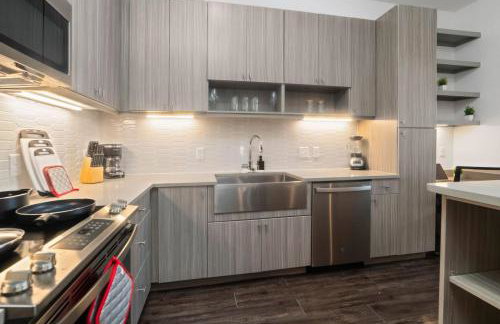 Luxurious New Unit 1Bd1Ba Pool Golf Sim - Foto 13