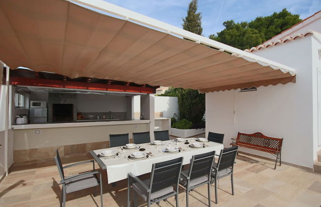 Private Family Retreat With Pool Short Walk to the Sea - Foto 19