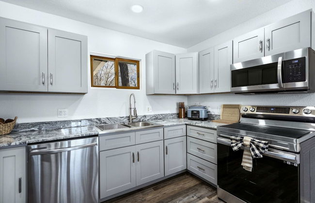 White Oak Landing Spacious 6 BDR w/ Boat Slip! - Photo 14