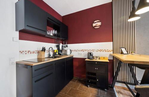 Gemütliches Apartment - hochwertiges Boxspringbett, privater Parkplatz, Terrasse, komplette Küche, WLAN, 40 Zoll HD TV - Foto 6