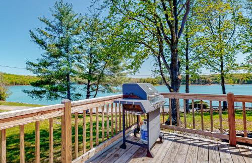 Riverfront Stay Sleeps 6 Deck Firepit Water View - Foto 30