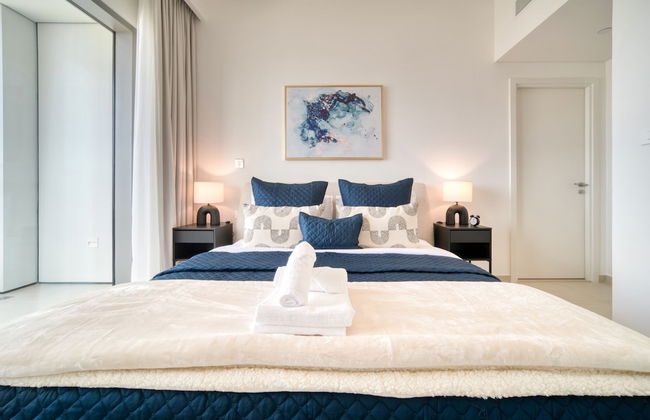 Classy Downtown 2BR w City View Balcony - Photo 34