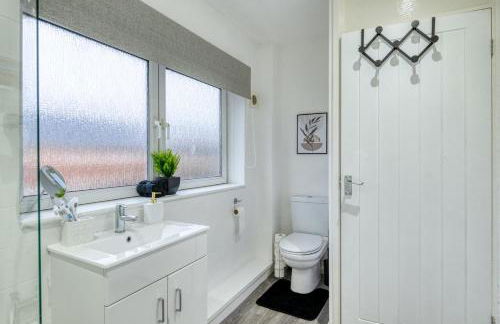 Vibrant 3BR Getaway Sleeps 6 Exclusive Offer - Photo 14