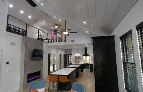 Modern Chalet with Hot Tub and Lake Access - Foto 22