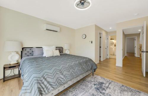 Spacious 5BR Home KING Bed Wi-Fi Parking - Foto 19