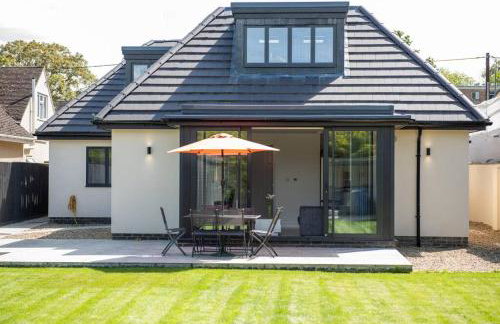 Daisy Lodge - Spacious Two Bed Flat - Parking, Netflix, WIFI - Close to Blenheim Palace & Oxford - F1 - Photo 6