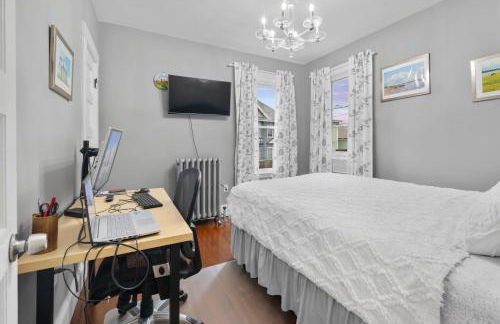 Bright & Spacious 3BR, Mins from Downtown, Easy to Gillette, Parking - Foto 34