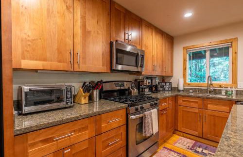 Vino Velo Retreat! Redwoods! Hot Tub!! Fire Table!! BBQ!! Game Room!! Fast WiFi!! Dog Friendly!! - Foto 20