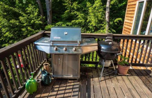 Whimsical Lakefront Chalet - Foto 33