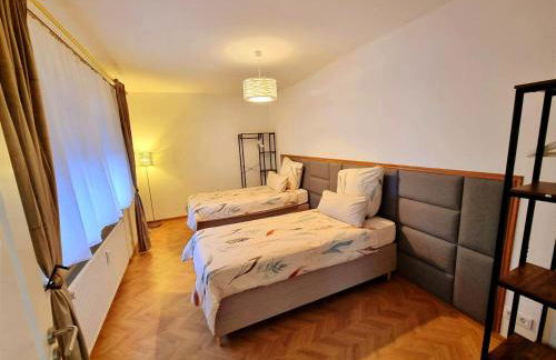 OVER RIVER near FRANKFURT-130 QM-4 ROOMS- 6 BEDS- FREE PARKING- AC - Foto 7
