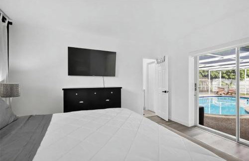 Spacious 3BR Home with Private Pool in Hollywood - Foto 13